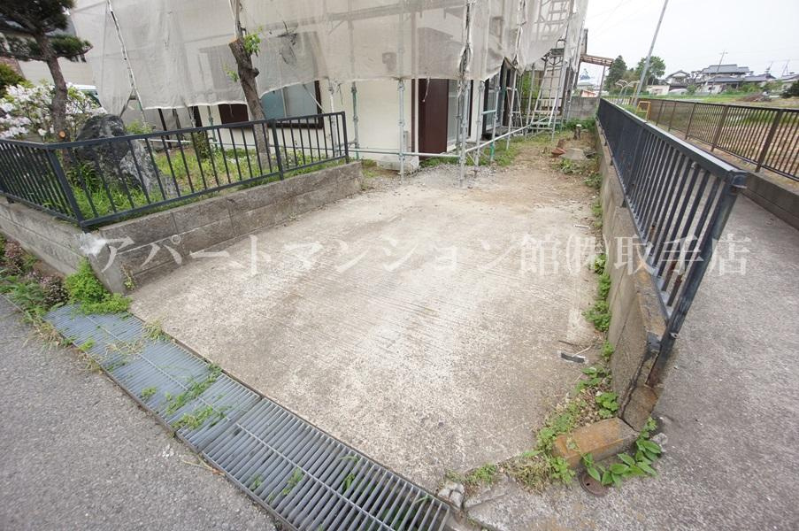 谷中邸の駐車場