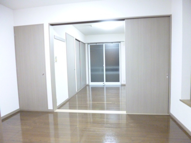 クレスト壱番館の居間・リビング