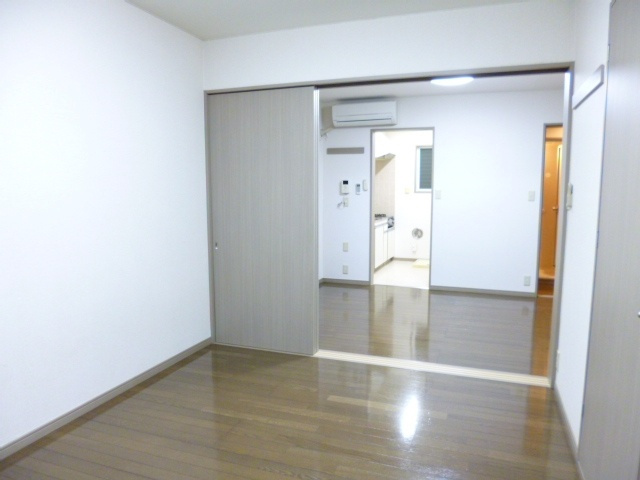 クレスト壱番館の洋室