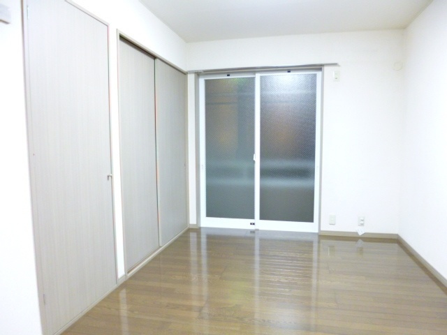 クレスト壱番館の洋室