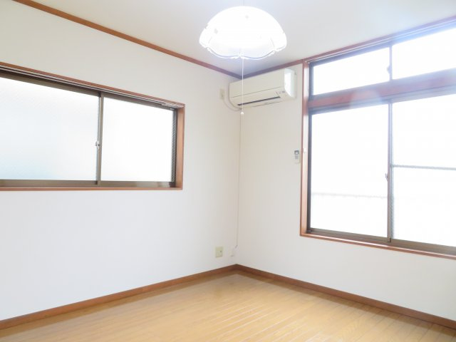 レジデンス霞城の洋室