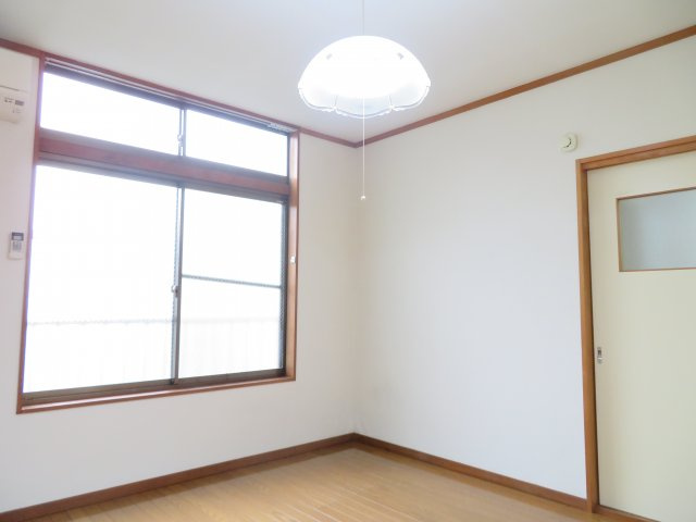 レジデンス霞城の洋室