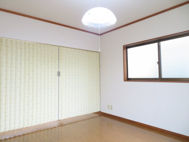 レジデンス霞城の洋室