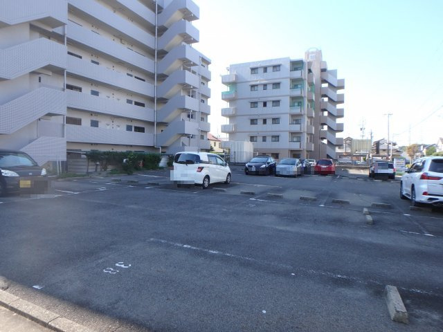 半田第3ロイヤルマンションの駐車場