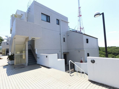 【外観】 | コスモ三ッ池公園 | JR京浜東北線「鶴見」駅バス10分「末吉不動前」停歩7分！東急東横線「綱島」駅バス16分「末吉不動前」停歩7分と2路瀬2駅利用可能。