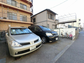 【駐車場】