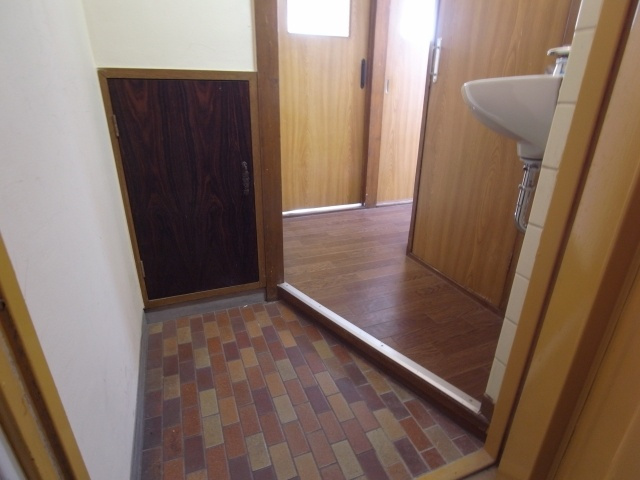 舞子八木ハイツの玄関