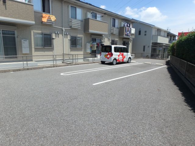 プランドールかがりの駐車場