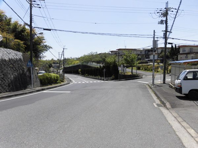 【前面道路含む現地写真】 | 大津市伊香立下龍華町694-12 土地 | 前面道路、幅員約12ｍ