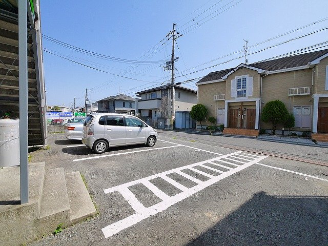 フォーシーズン 山田川の駐車場
