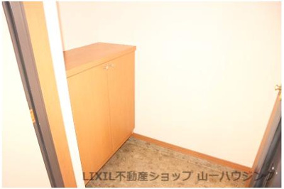 【玄関】 | サンチュウビル | 玄関内１