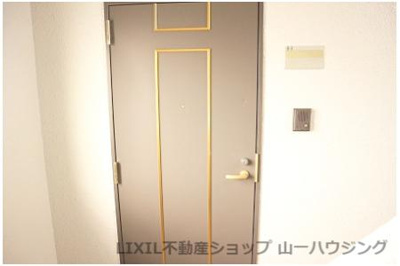 【玄関】 | サンチュウビル | 玄関扉１