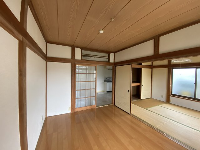 松美第2マンションの洋室