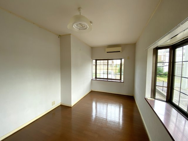 松美第2マンションの洋室