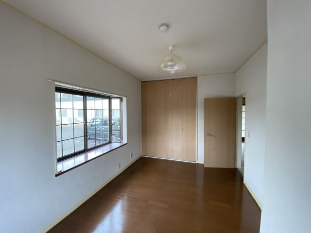 松美第2マンションの洋室