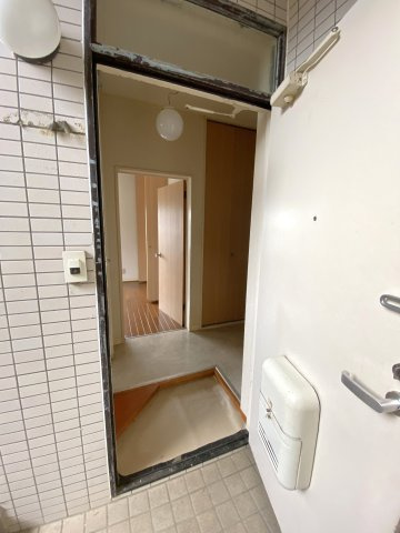 松美第2マンションの玄関