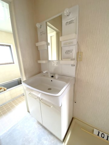 松美第2マンションの独立洗面台