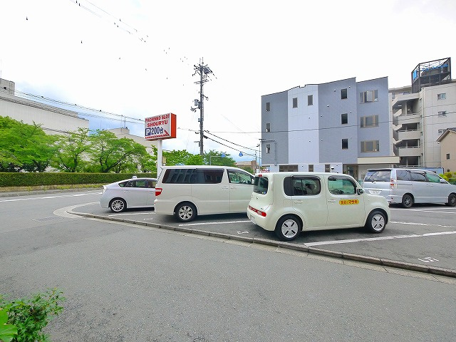 神田ビルの駐車場