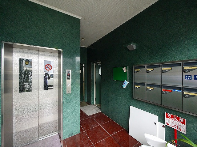 神田ビルのエントランス