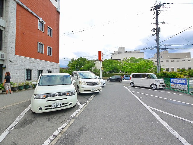 神田ビルの駐車場
