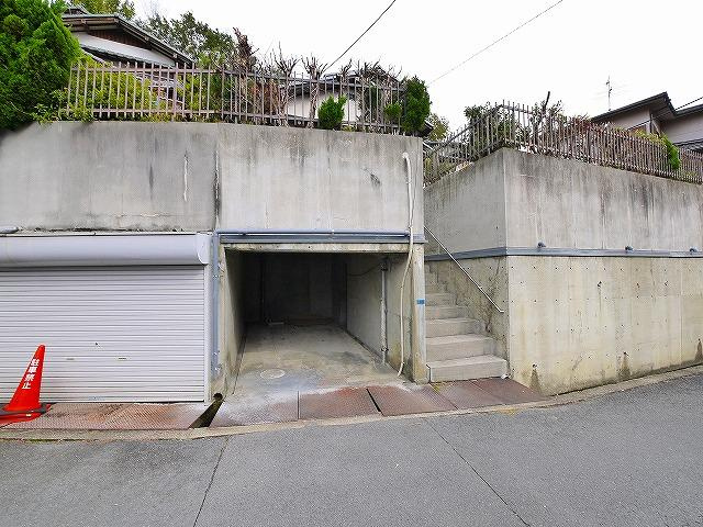 五条畑一戸建の駐車場|駐車場です