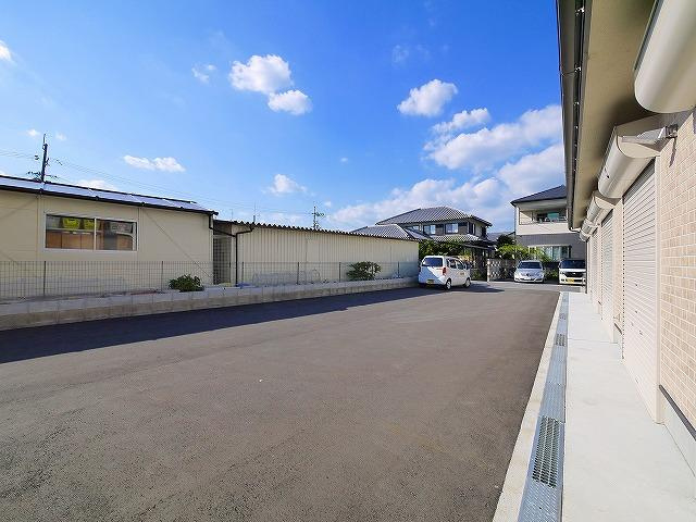 松田トランクルームⅡの駐車場