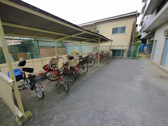 矢追マンションのその他共用部分|自転車置き場