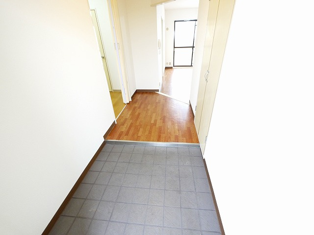 矢追マンションの玄関|ゆったりとした玄関です