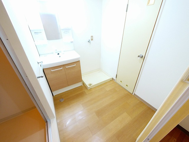 矢追マンションの洗面所|脱衣スペースもあります