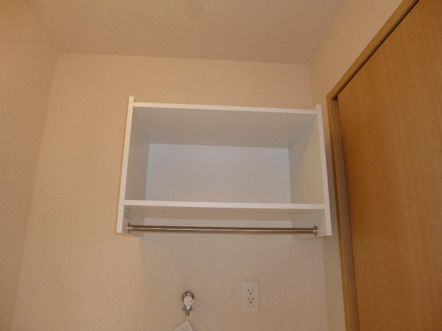 ボヌールの内装|洗濯機置き場上部棚