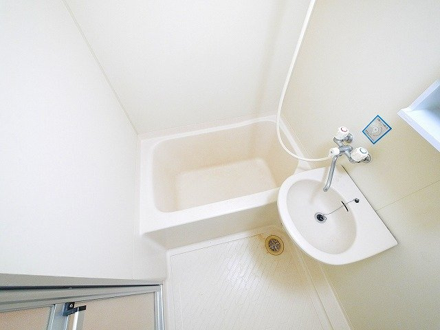 石丸ビルの浴室|きれいなお風呂です