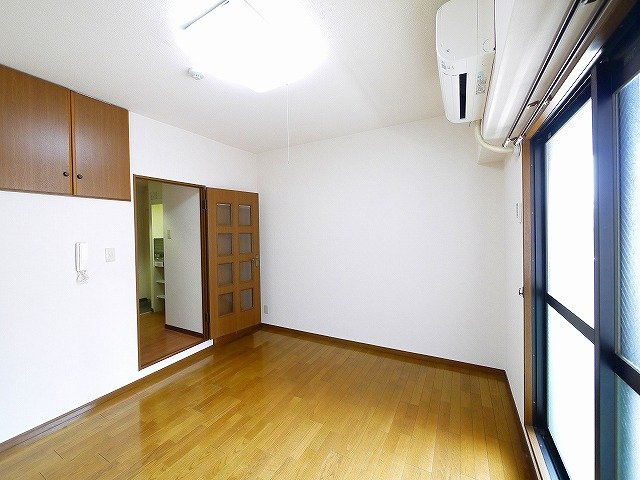 石丸ビルの寝室|きれいな洋室です