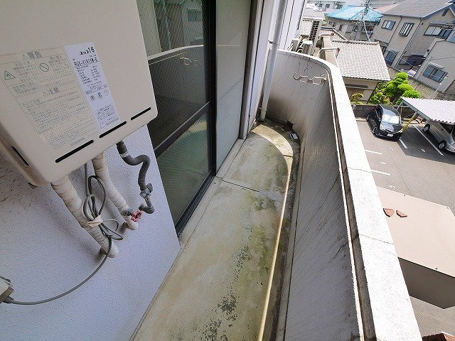 石丸ビルのバルコニー|開放的で明るい空間を演出してくれるバルコニーです