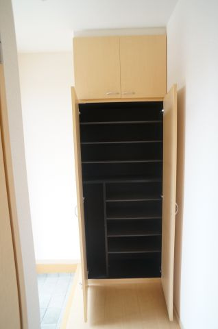 リビングタウン伊丹鴻池の玄関