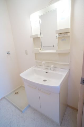 リビングタウン伊丹鴻池の独立洗面台