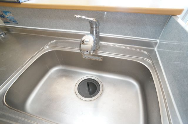 リビングタウン伊丹鴻池のキッチン|浄水カートリッジ対応の蛇口です