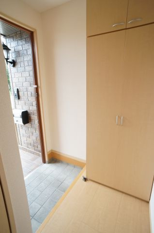 リビングタウン伊丹鴻池の玄関