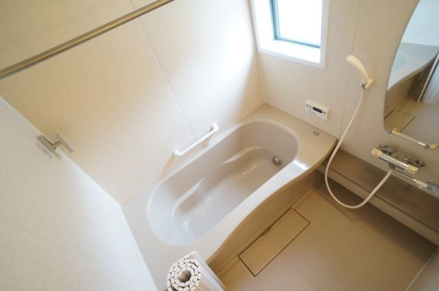 リビングタウン伊丹鴻池の浴室