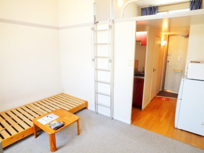 【居間・リビング】 | 高野台 | 1階はフローリング・2階以上はカーペットタイプのお部屋となります。