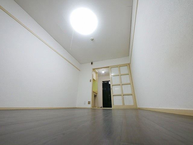 ジャンギャバン新大宮の洋室|スタンダードな洋室です