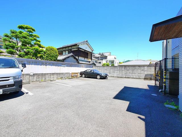 リーベンホソダの駐車場