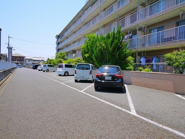 パレス奈良の駐車場