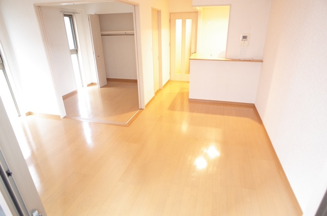 Ｍａｉｚｕｒｕ　Ｂａｙ　Ｍｉｄ　Ｓｑｕａｒｅの居間・リビング|マリーンサイドアキラタワー(1LDK)　リビング