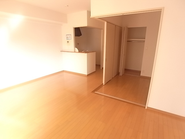 Ｍａｉｚｕｒｕ　Ｂａｙ　Ｍｉｄ　Ｓｑｕａｒｅの居間・リビング|マリーンサイドアキラタワー(1LDK)　リビング