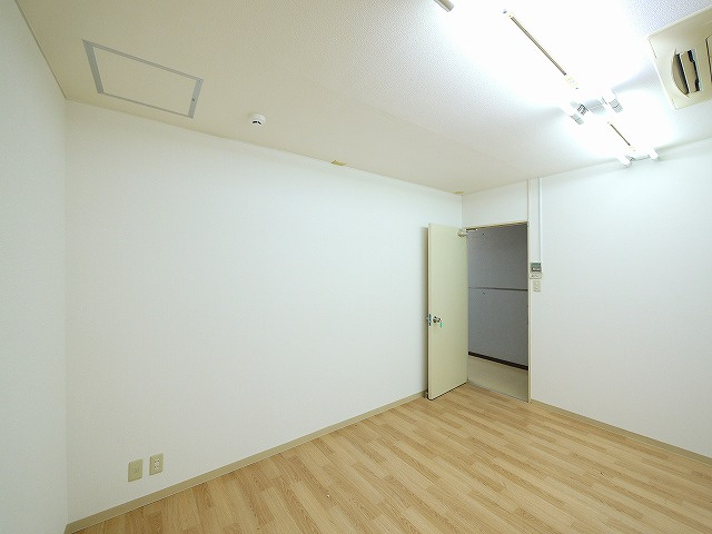 啓林堂ビル（大宮町）の内装