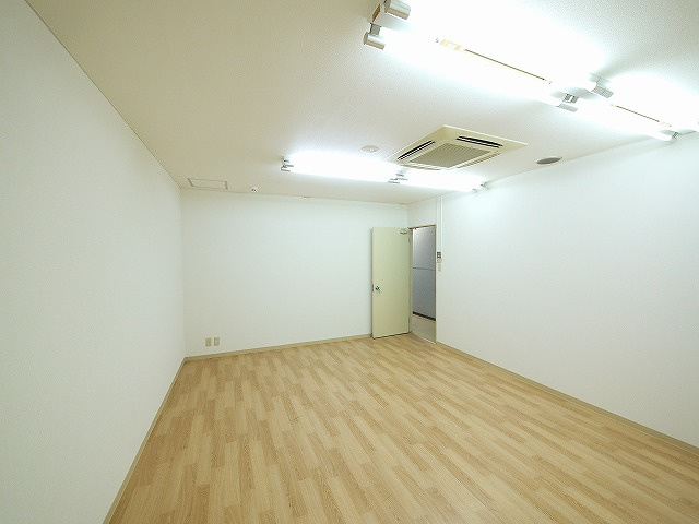 啓林堂ビル（大宮町）の内装