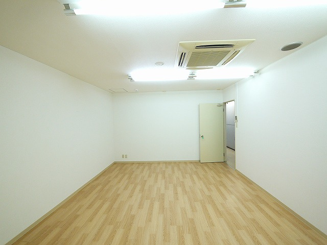 啓林堂ビル（大宮町）の内装