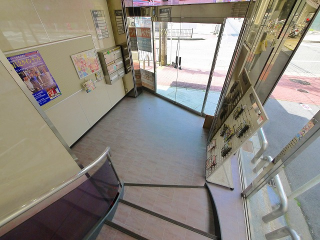 啓林堂ビル（大宮町）のエントランス