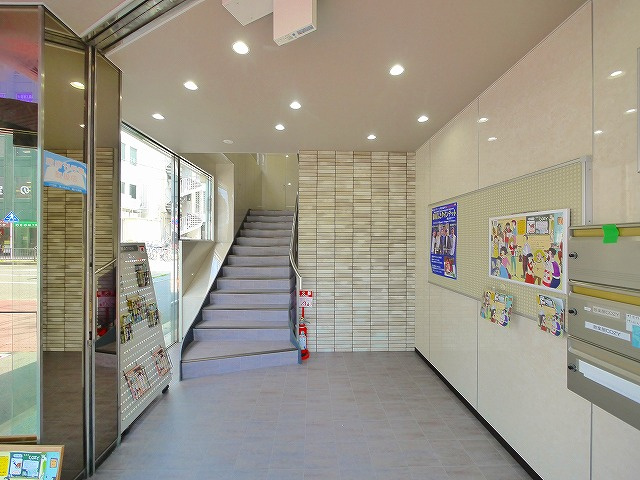啓林堂ビル（大宮町）のエントランス