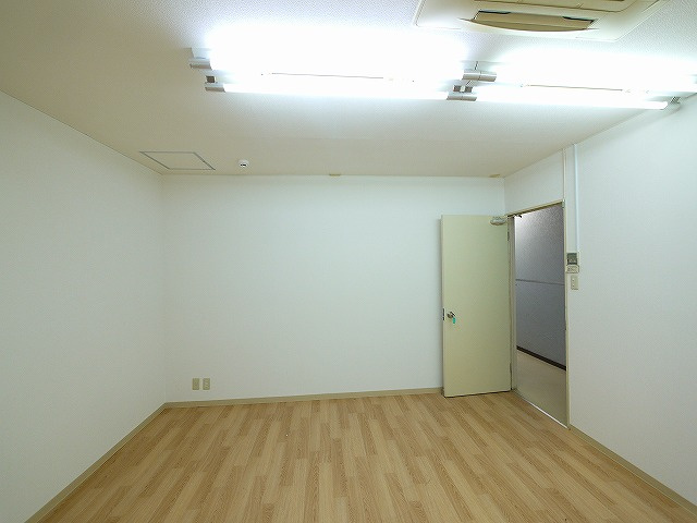 啓林堂ビル（大宮町）の内装